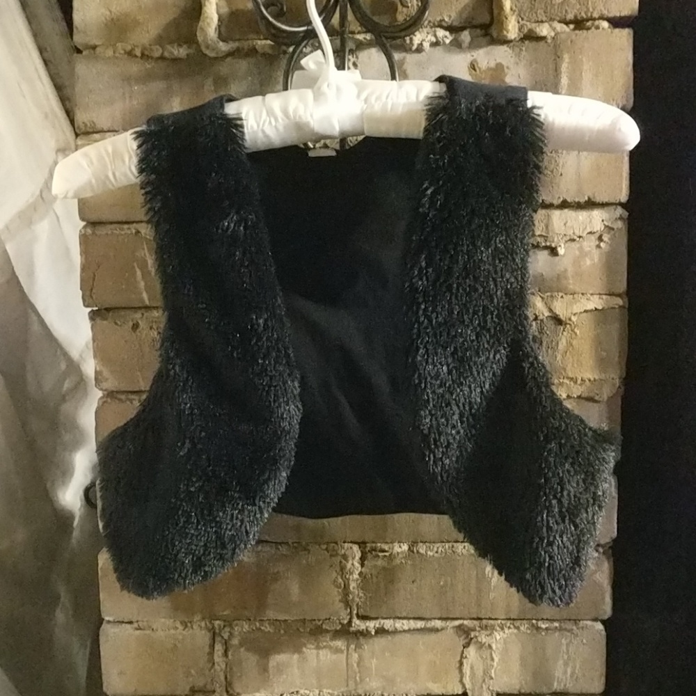Fuzzy crop vest